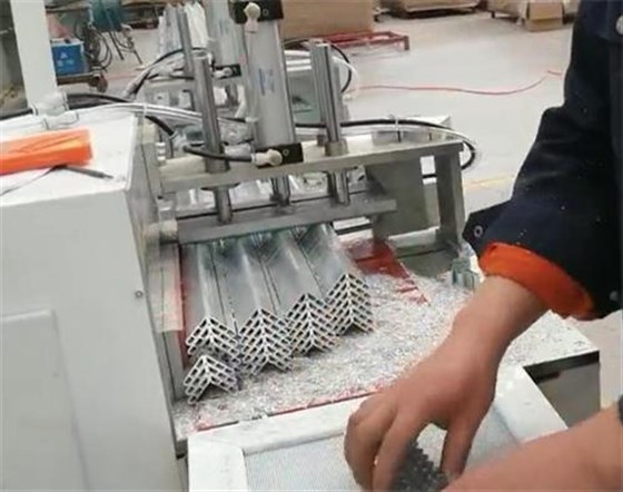 全自動角碼機切24支 全自動角碼機切24支