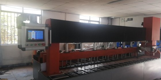 鋁蜂窩板切割機 鋁蜂窩板切割機