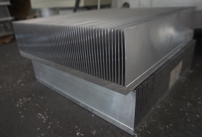 【上海】無(wú)毛刺散熱器切割機(jī)選擇DS-A400，簽訂合同已發(fā)貨使用