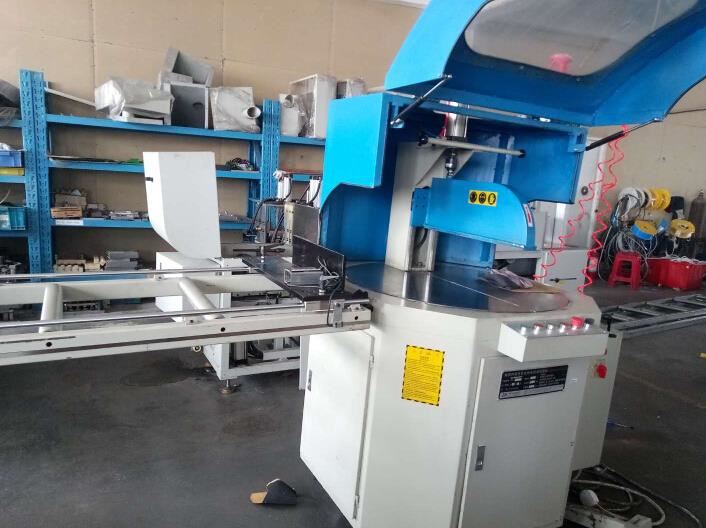 鋁型材100*100mm尺寸，切割角度比較多，推薦鄧氏轉(zhuǎn)盤(pán)式任意角度鋸