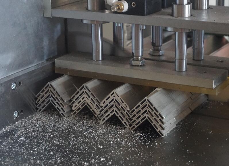 角碼機DS-E400高產(chǎn)能，令門窗幕墻客戶相互轉(zhuǎn)介紹